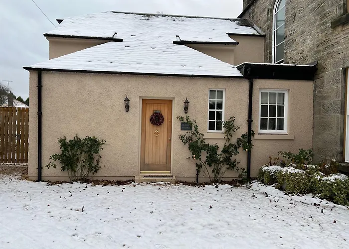 Quaint Self Contained Cottage Near Edinburgh.