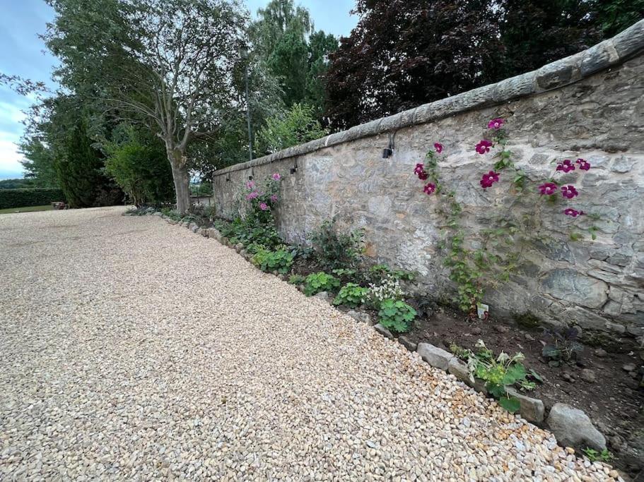 Holiday home Quaint Self Contained Near Edinburgh. Loanhead